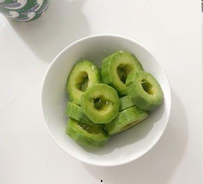 山顶吃羊角蜜瓜,品尝天然羊角蜜瓜的甜蜜之旅