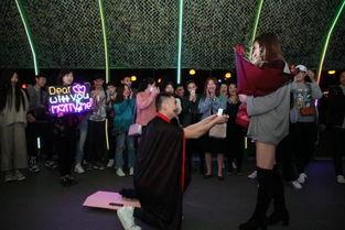 部队求婚吃瓜,瓜田下的浪漫求婚