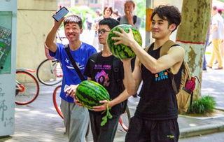 大学吵架吃瓜,一场大学吵架引发的“吃瓜”热潮